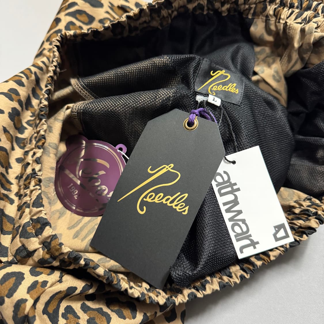 니들스 x KEBOZ 브라운컬러 레오파드 패턴 파피용 로고 버뮤다 쇼츠 상품이미지6