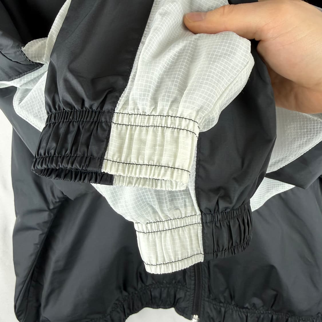 M) 나이키 우먼스 우븐 바람막이 자켓 블랙/화이트 상품이미지4