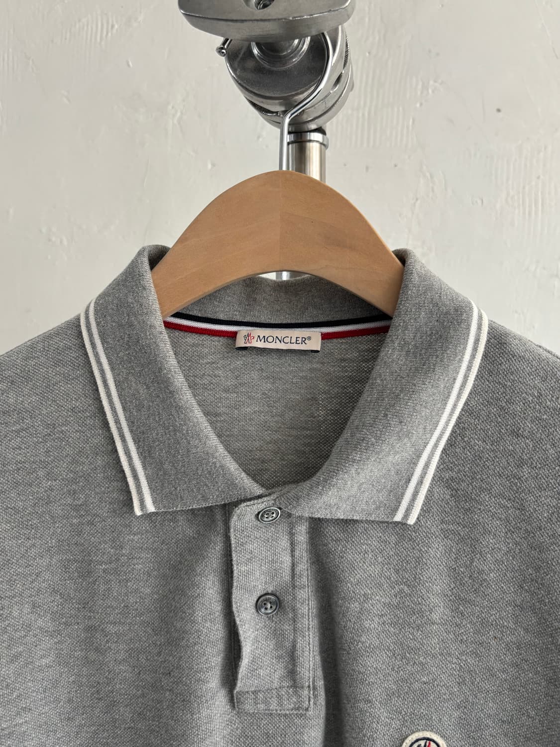 Moncler 몽클레르 그레이 카라 티셔츠 상품이미지3