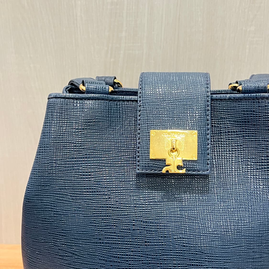 꾸레쥬 네이비 사피아노 롱 숄더 상품이미지2