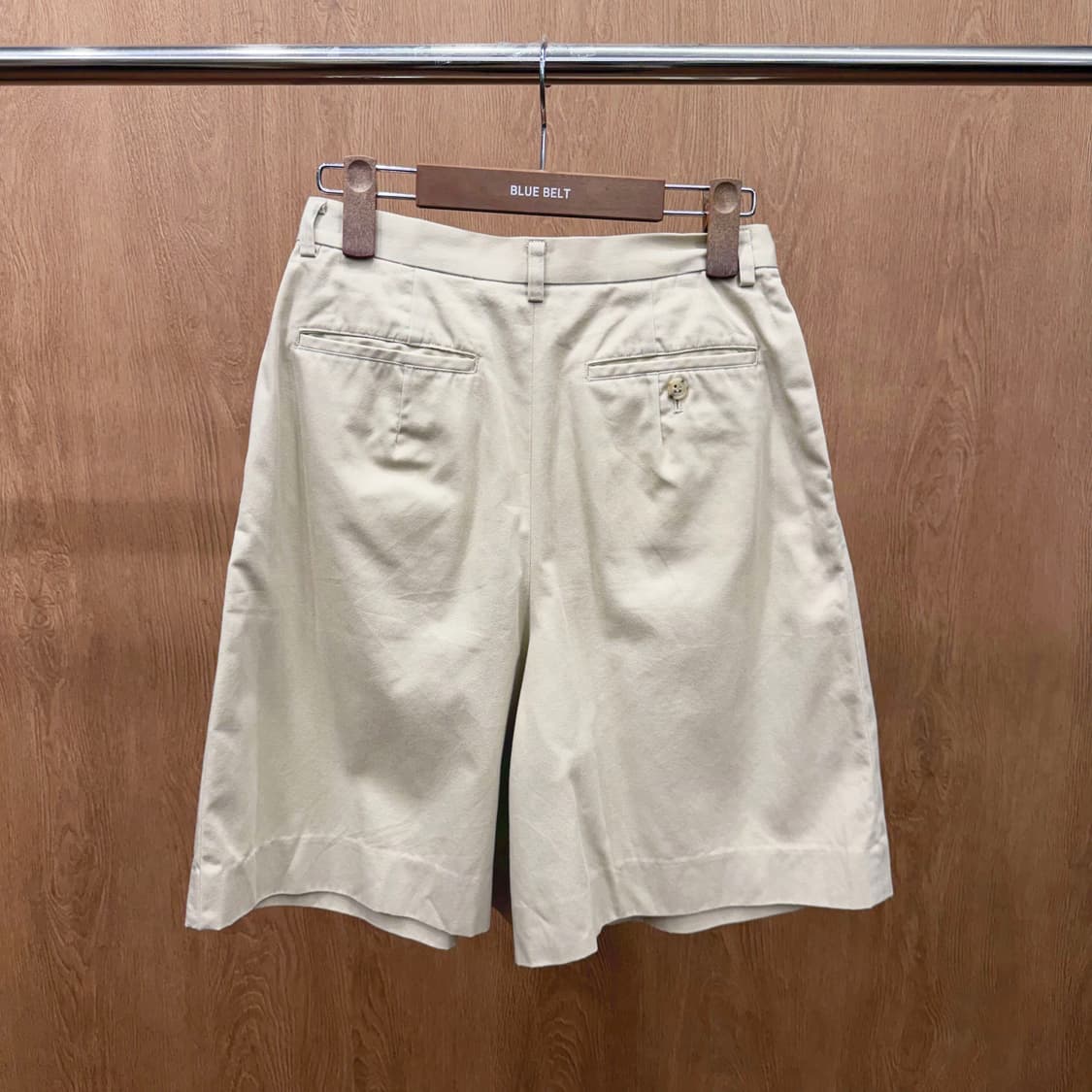 맥그리거 하프 팬츠 투턱 히든 버튼 디테일 와이드핏 베이지 상품이미지3