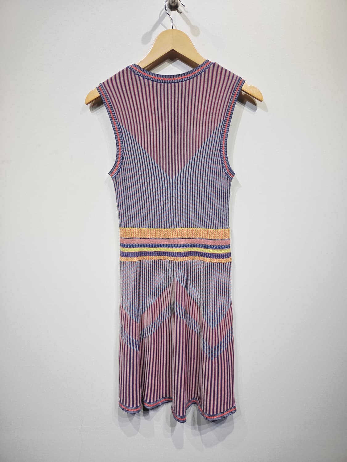 BCBGMAXAZRIA 슬리브리스 배색 니트 원피스 상품이미지5