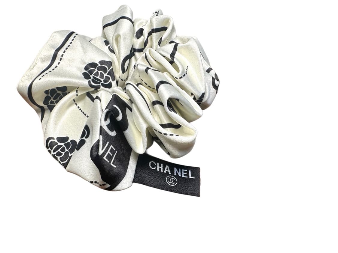 샤넬 까멜리아 헤어슈슈 화이트 상품이미지2