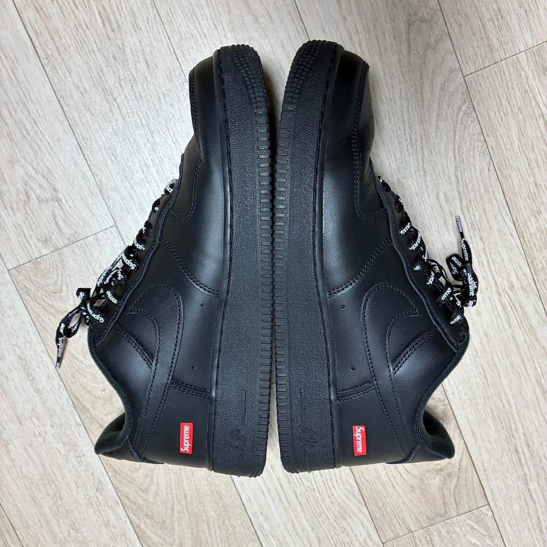 [새상품급] 나이키 x 슈프림 에어포스 1 로우 블랙 (260) 상품이미지5