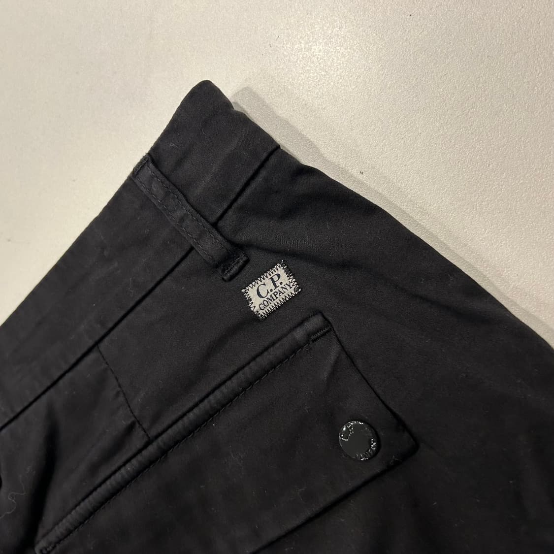 [52] C.P. 씨피컴퍼니 카고 반바지 버뮤다 블랙 상품이미지3