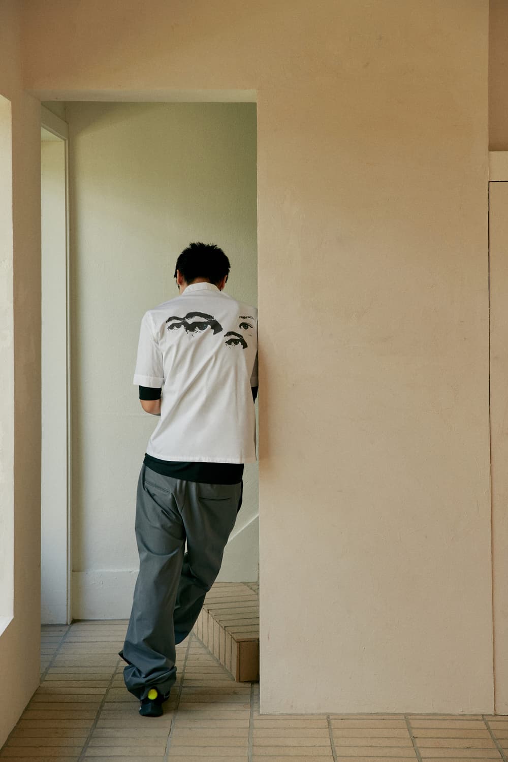 BACK PRINTED SLIM SHORT - SLEEVED SHIRT 상품이미지1