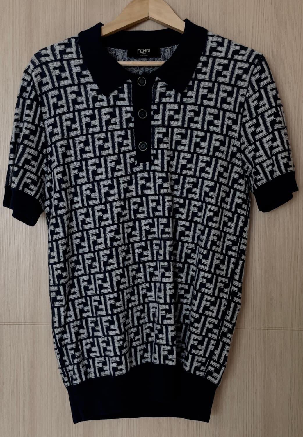 펜디 FF로고 올오버 카라 울 반팔 남성 니트 상품이미지1