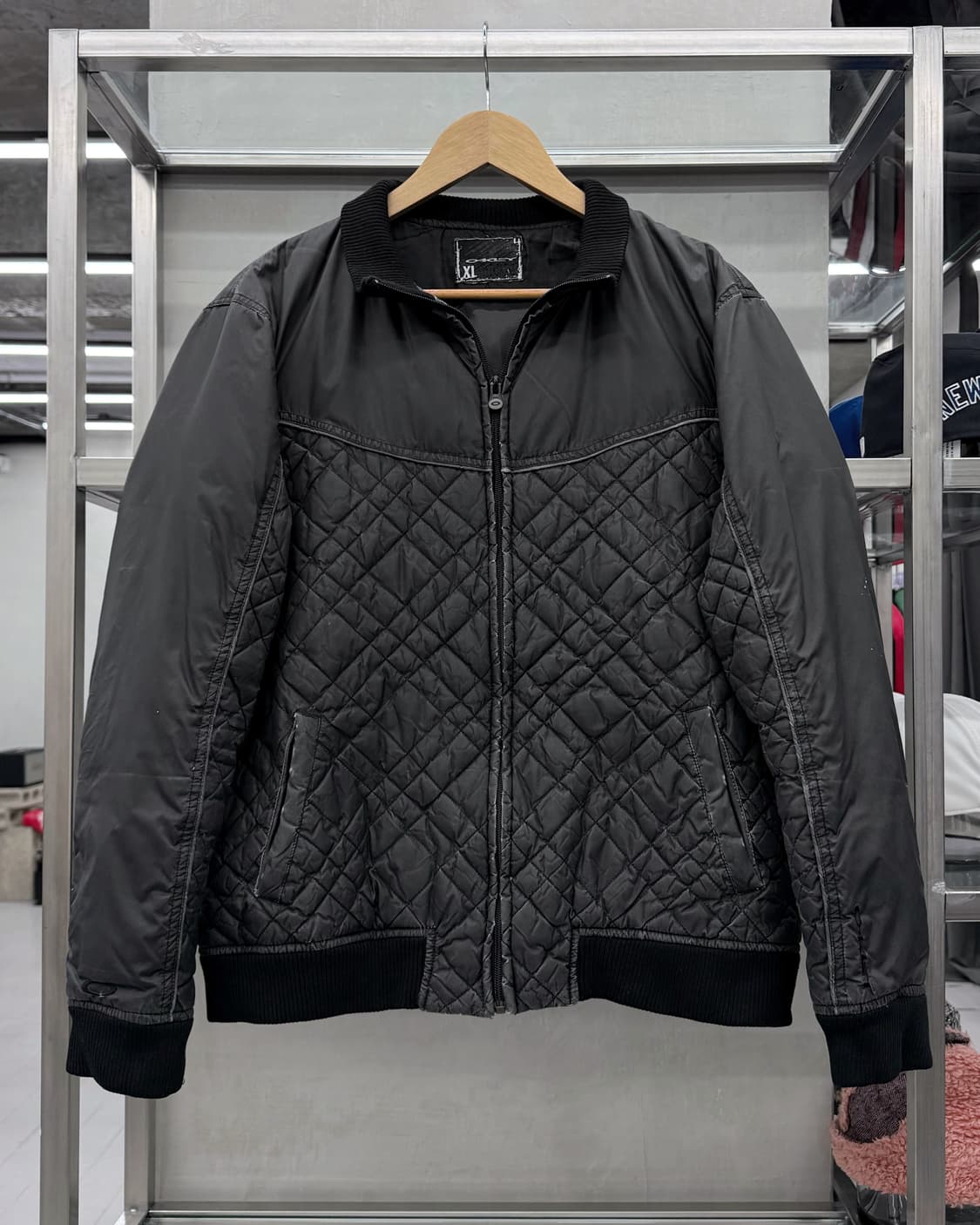 오클리 00s 스톤 워시드 퀼팅 자켓 블랙 상품이미지1