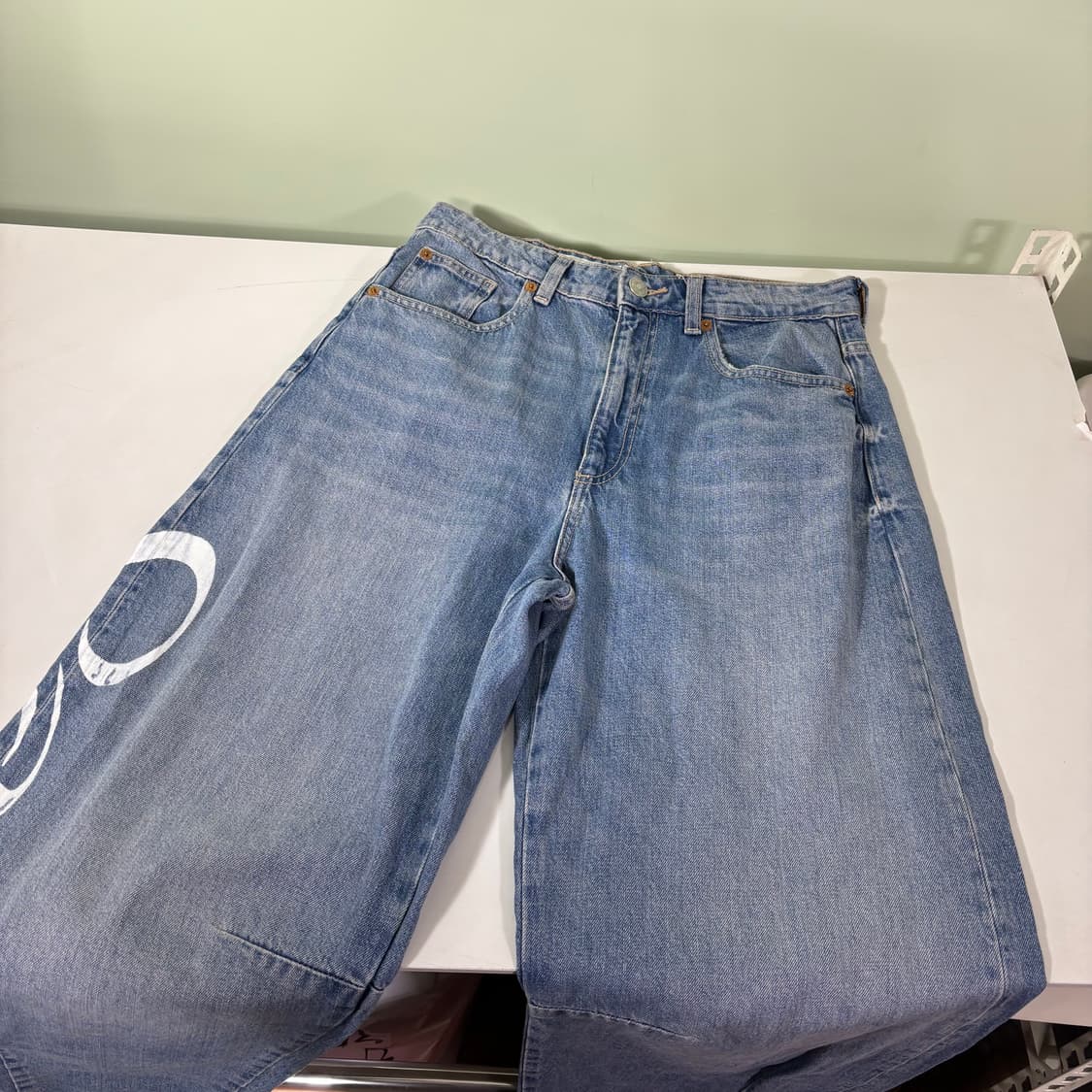 M 자라 연청 스펠아웃 커브드 데님팬츠 상품이미지2