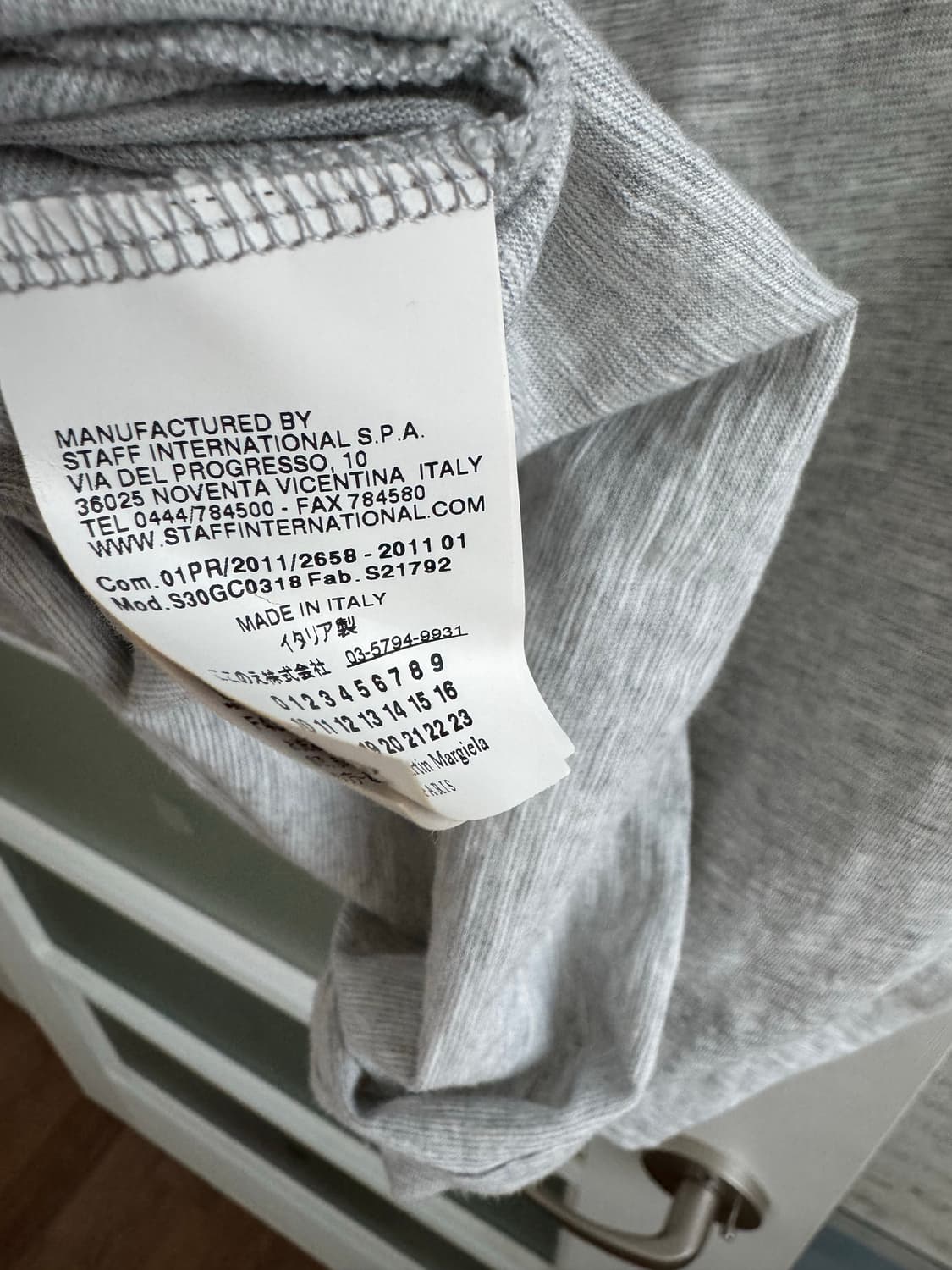 [Maison Margiela] [메종메르지엘라] 그레이 반팔 티셔츠 상품이미지4