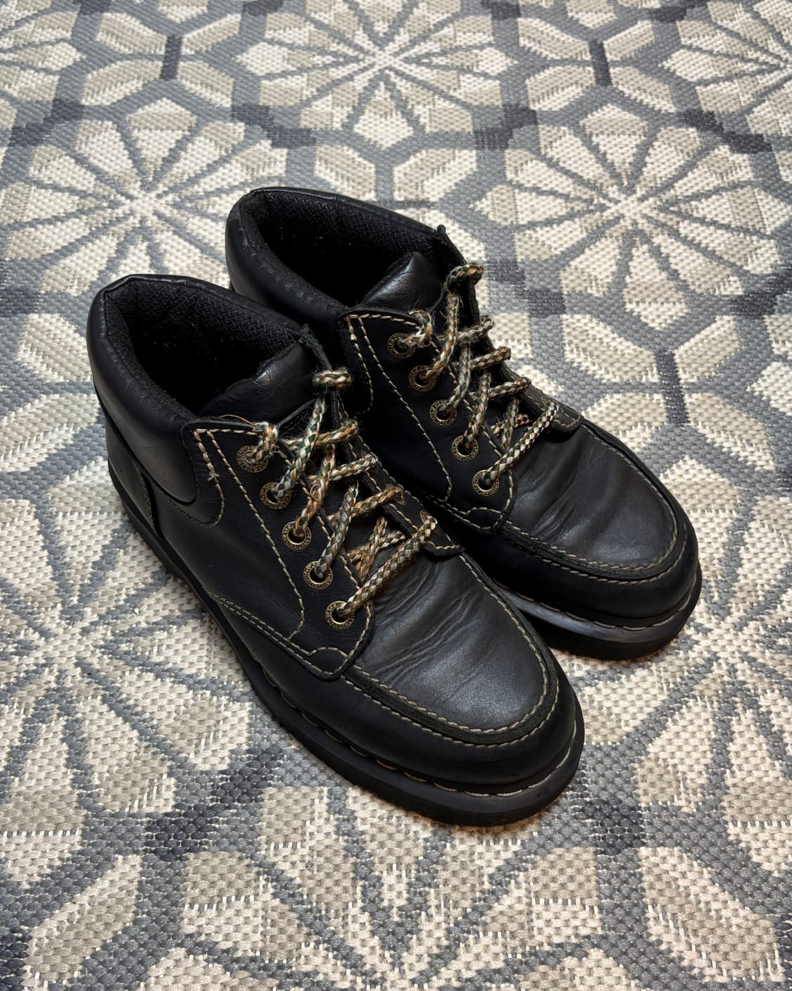 (260) 닥터마틴 필로이 5홀 앵클 부츠 블랙 상품이미지1