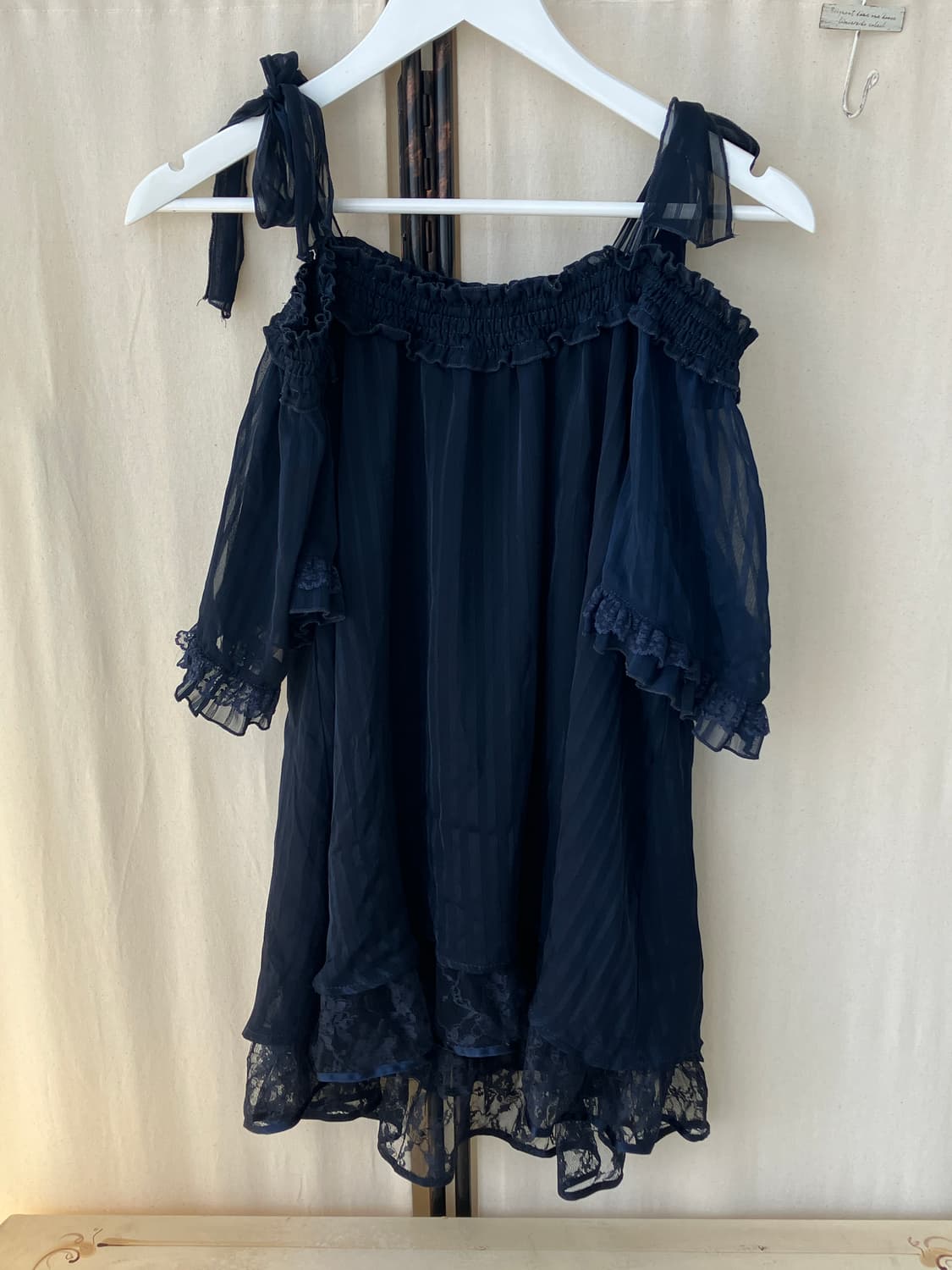 lace shirring strap off-shoulder blouse 상품이미지7