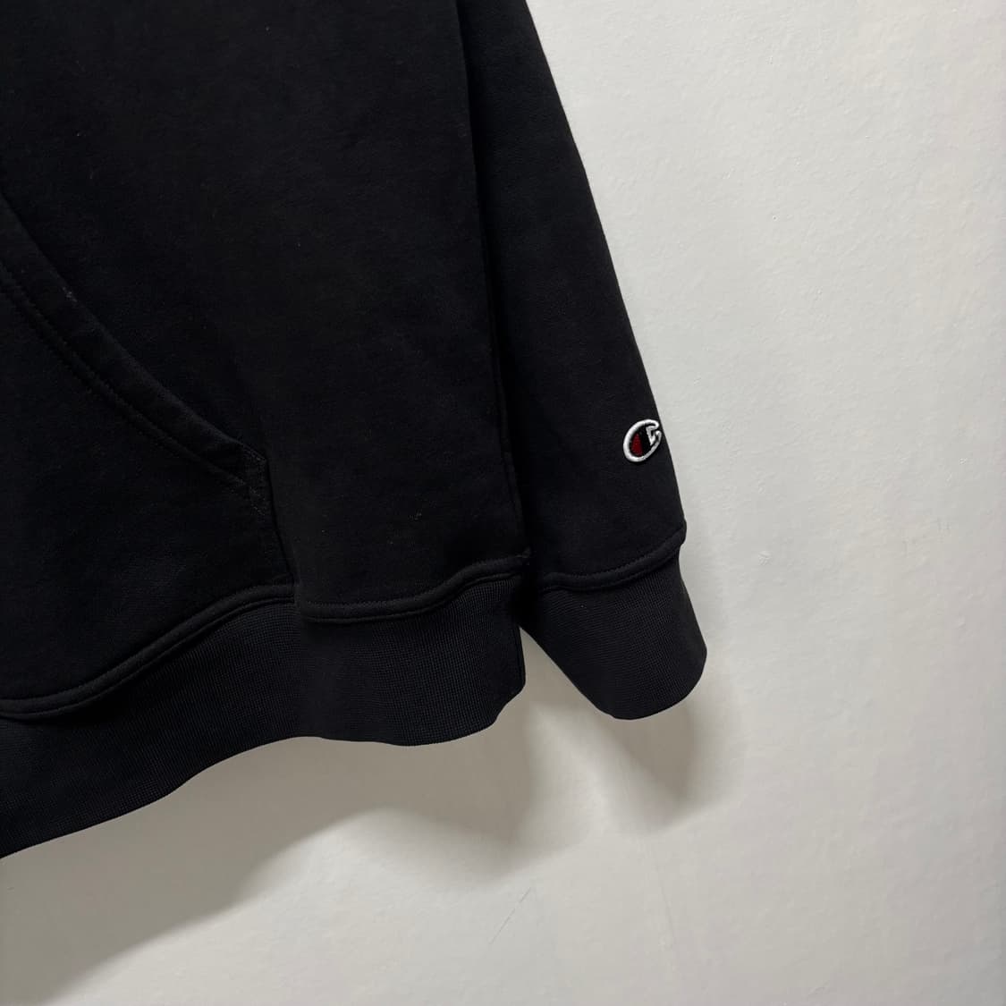 챔피온 블랙 자수로고 후드티 상품이미지3