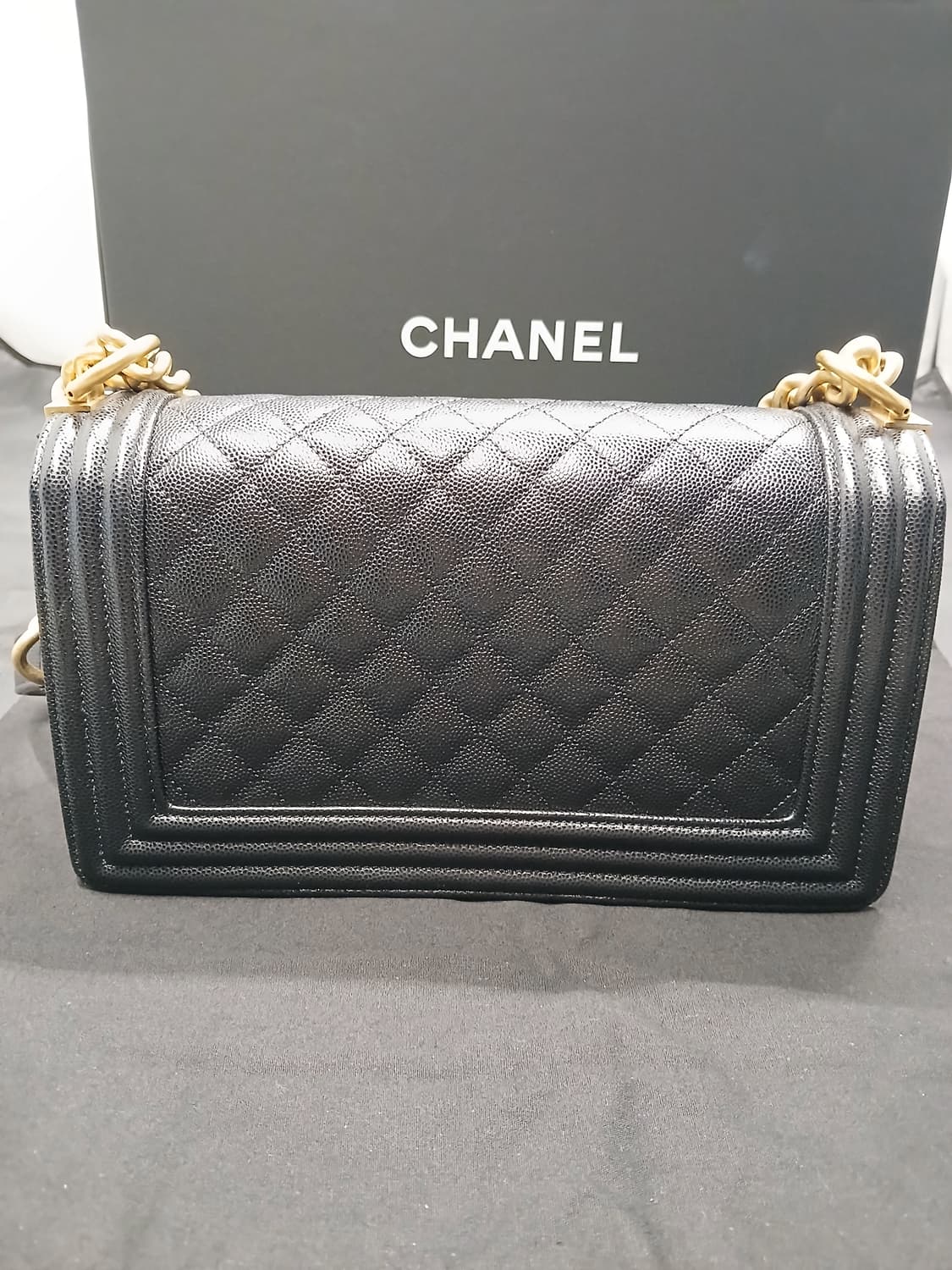 샤넬 보이백 미듐 금장 캐비어 27번대 A67086 상품이미지5