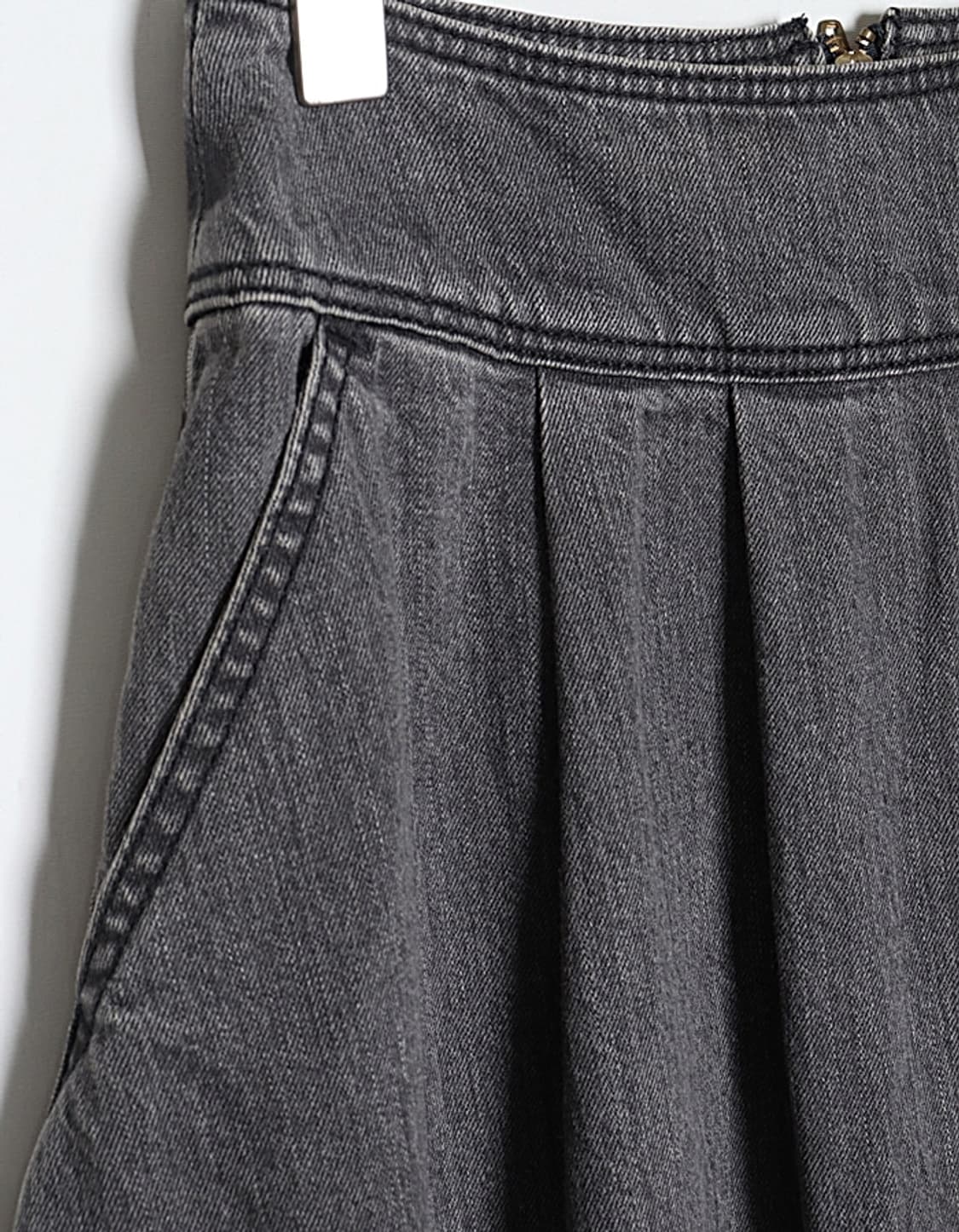 MilaOwen Tuck Flared Denim Skirt (26) 상품이미지3