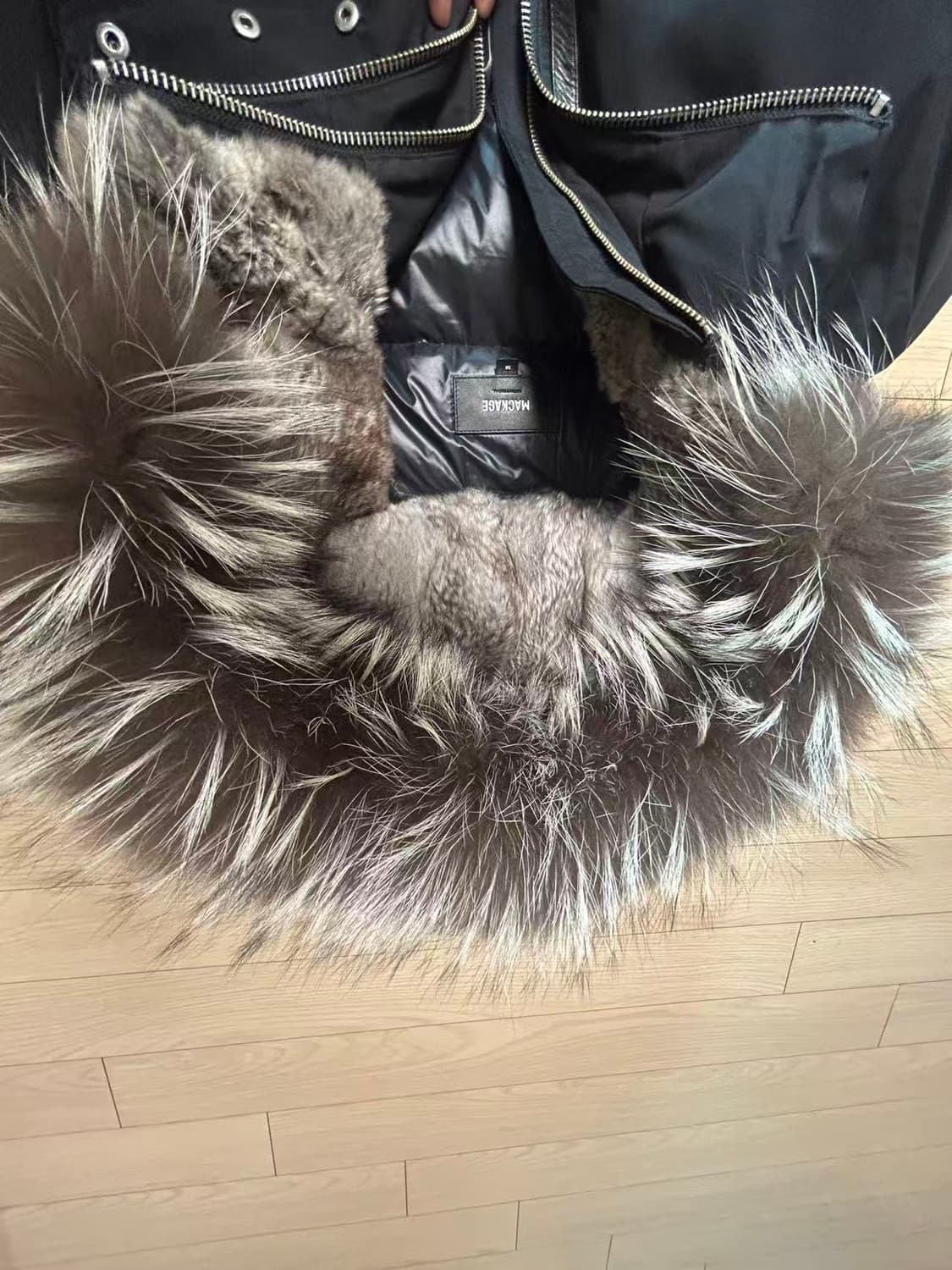 상태최고 급처분 ) 맥케이지 딕슨 실버퍼 20fw 판매 상품이미지4