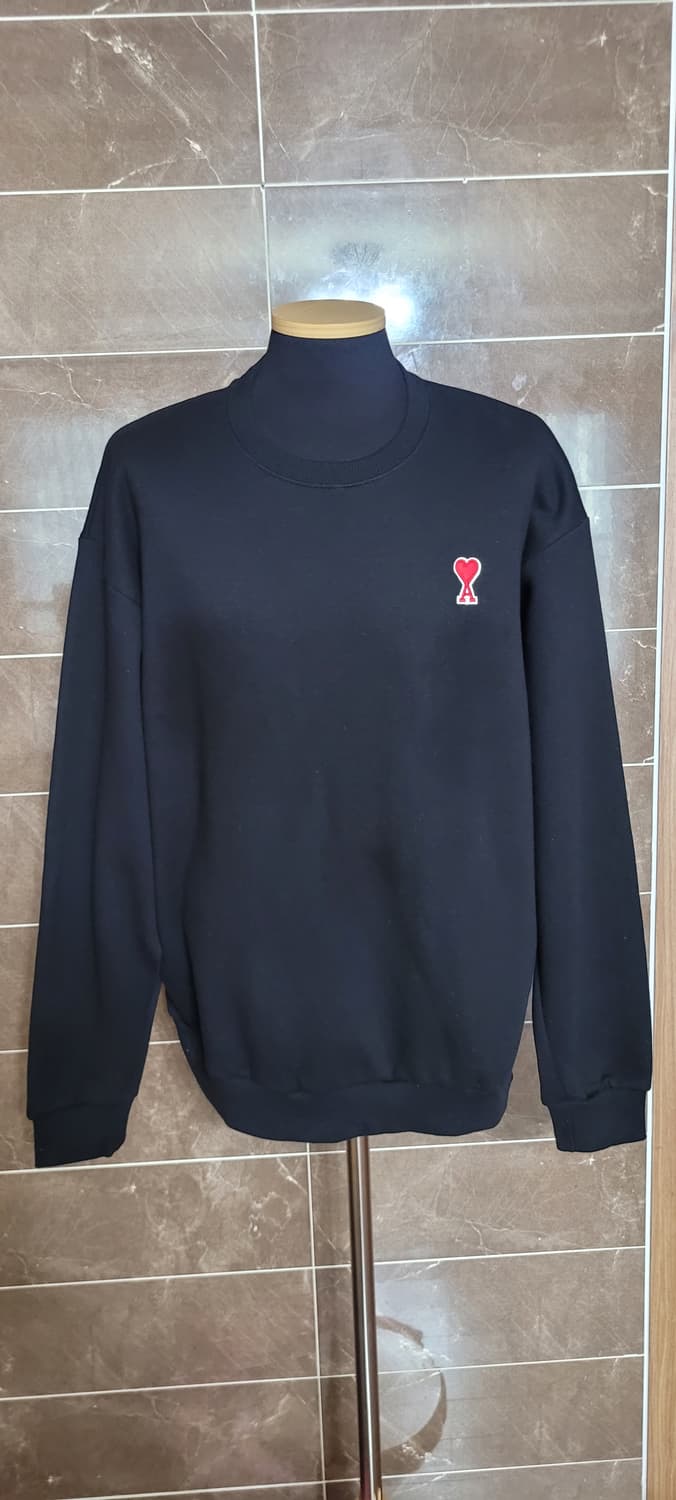 (남성105-110사이즈) 아미 로고 선명한 블랙 맨투맨(기모) 상품이미지1