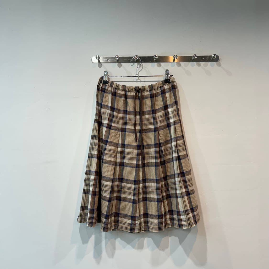 베이지 체크패턴 미디 스커트 상품이미지3