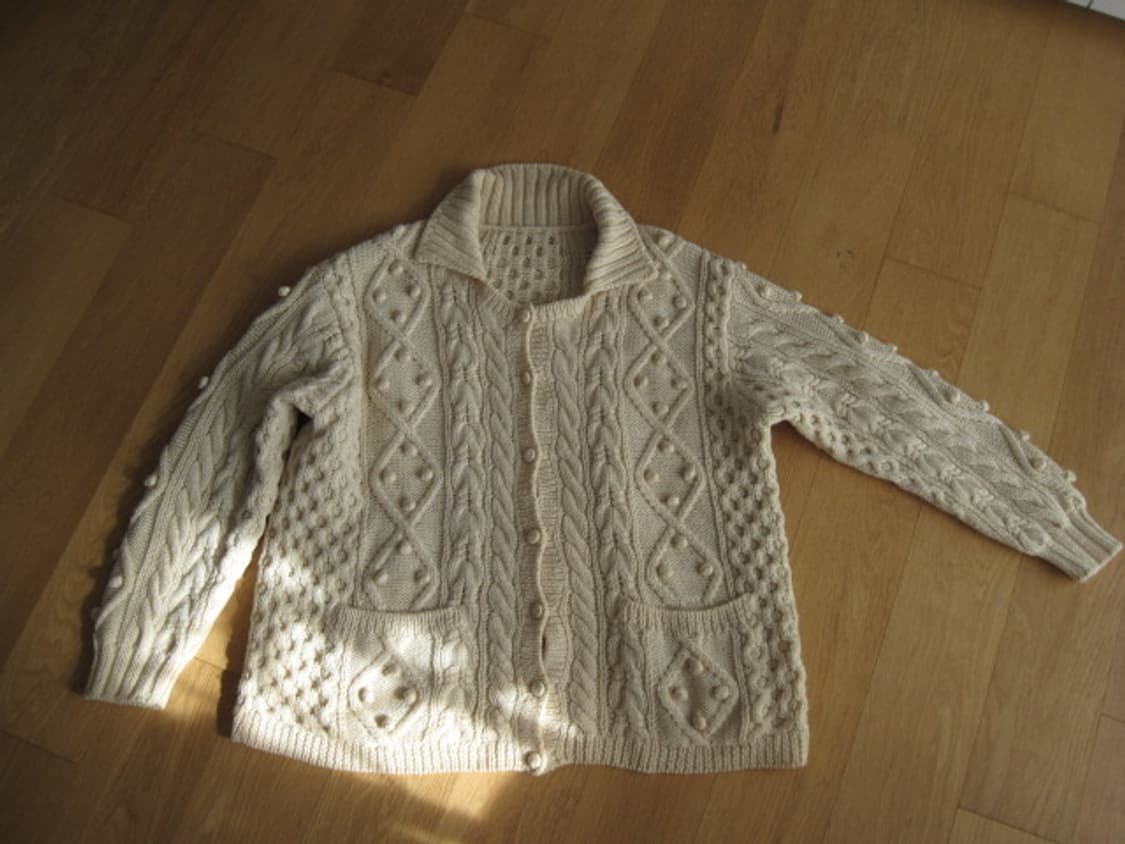 아이보리 방울 디테일 울 가디건 상품이미지1