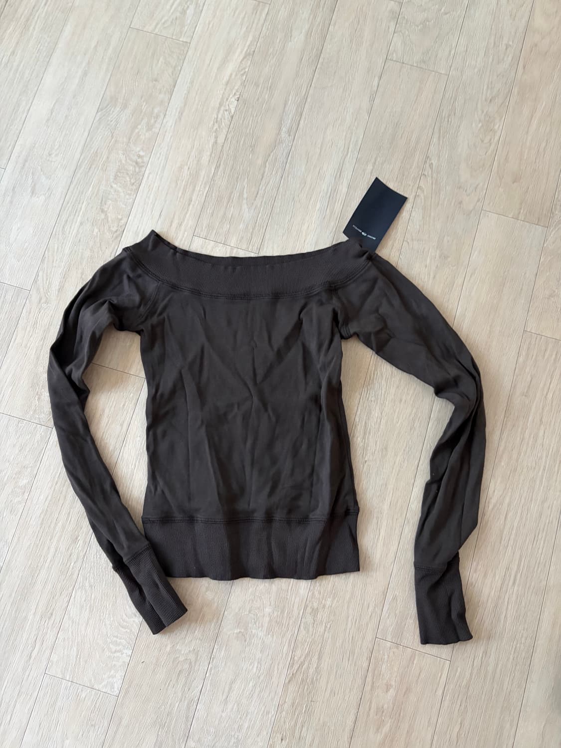 브랜디멜빌 브라운 오프숄더티 상품이미지1