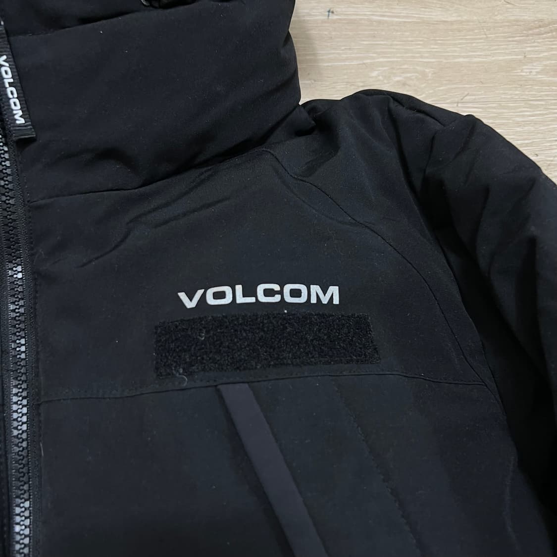 볼컴 덕다운 후드 와펜 파카 패딩 점퍼 [블랙] XL/105 상품이미지4