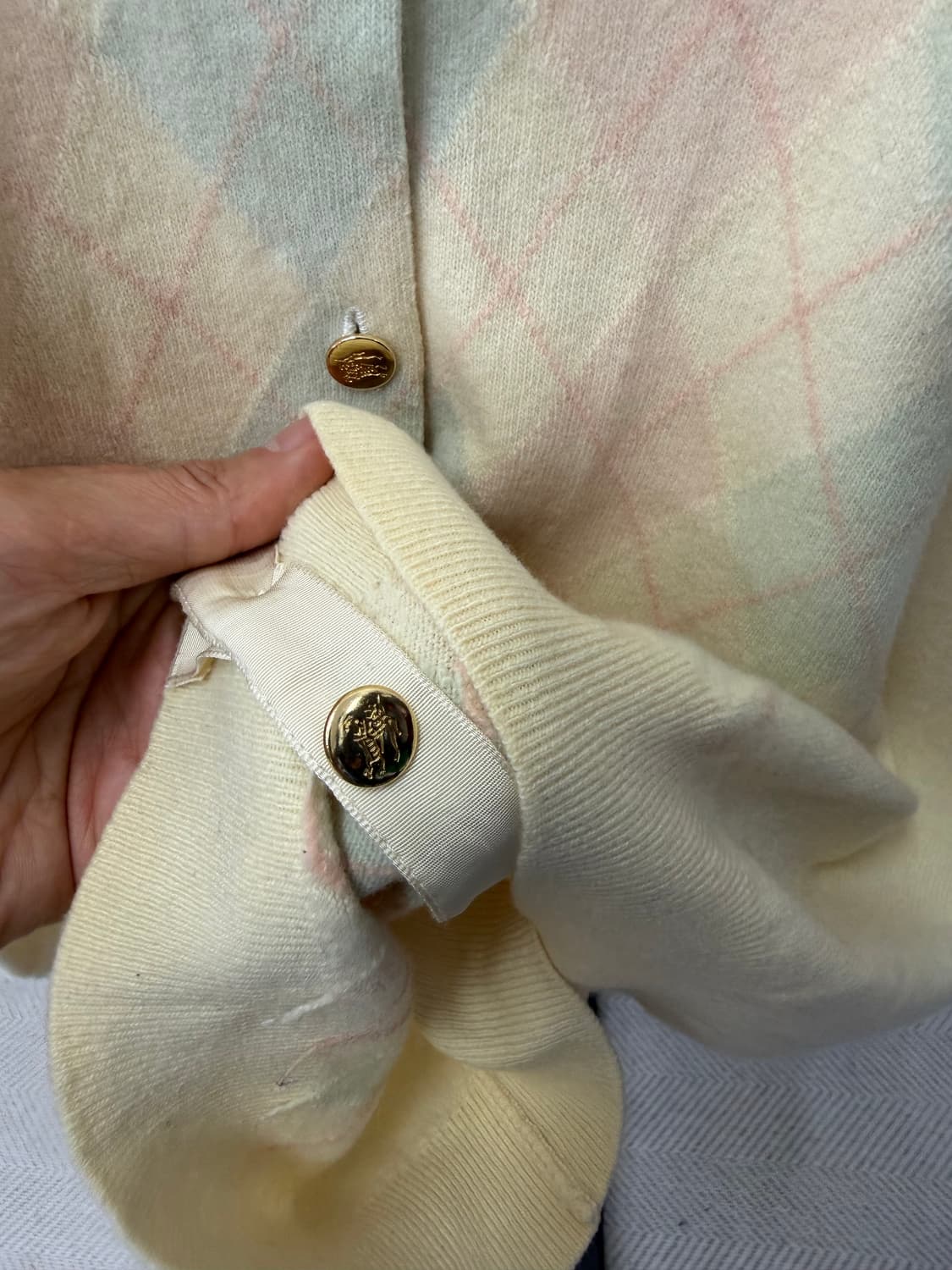 정품) 버버리 아가일 금장버튼 가디건 44 상품이미지5