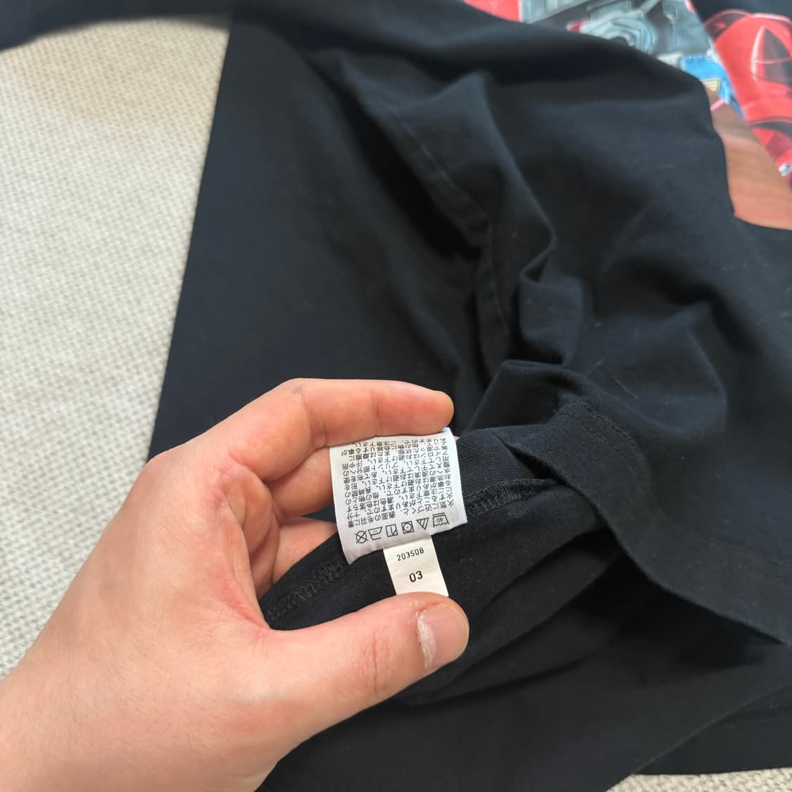 유니클로 건담 프린팅 반팔티 상품이미지4