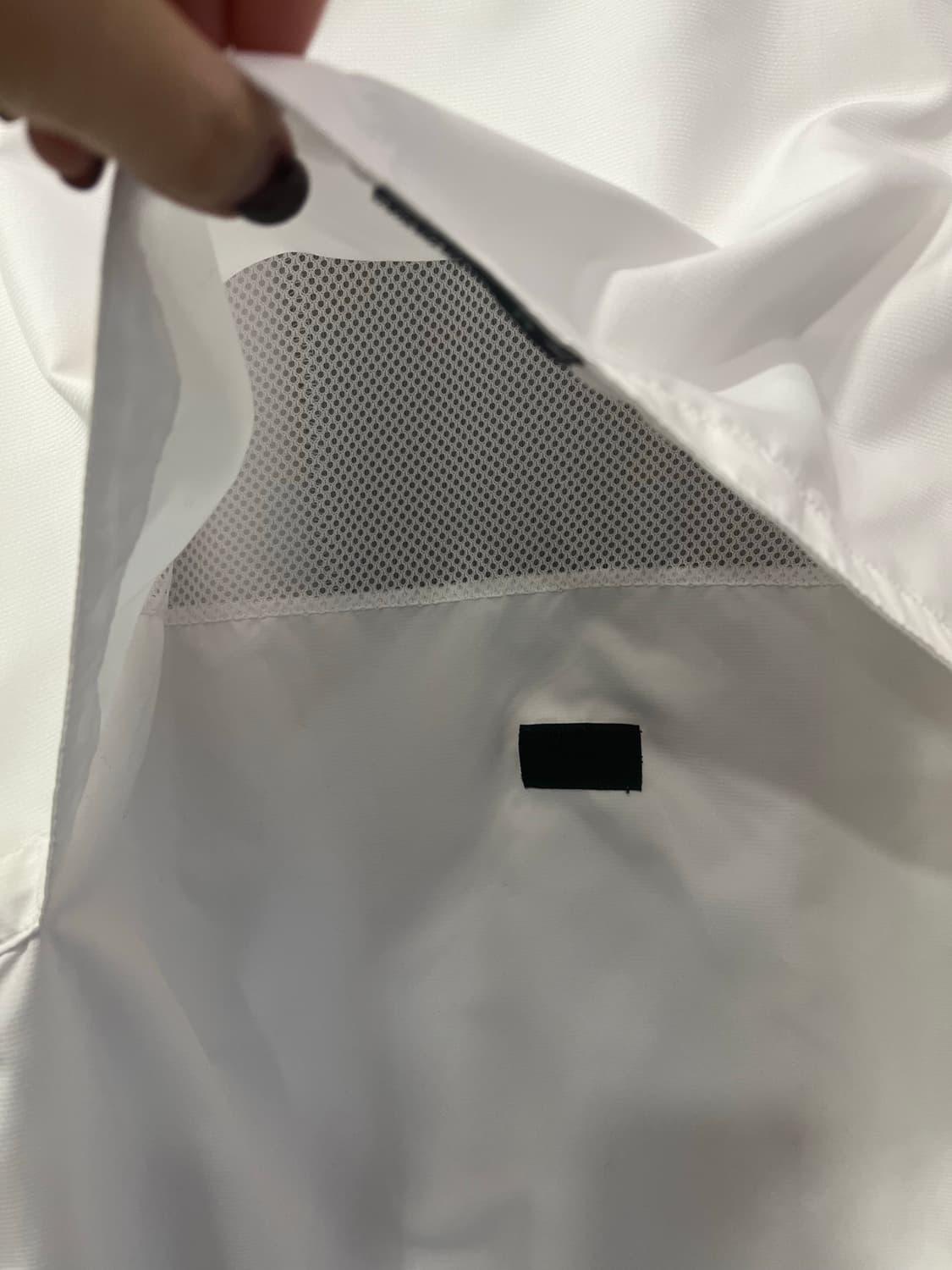 아식스 화이트 바람막이 점퍼 상품이미지5