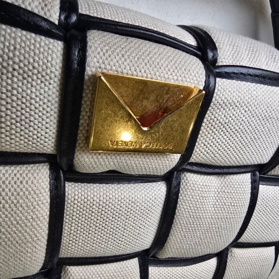 [중고/정품] 보테가 베네타 패디드 카세트백 상품이미지7