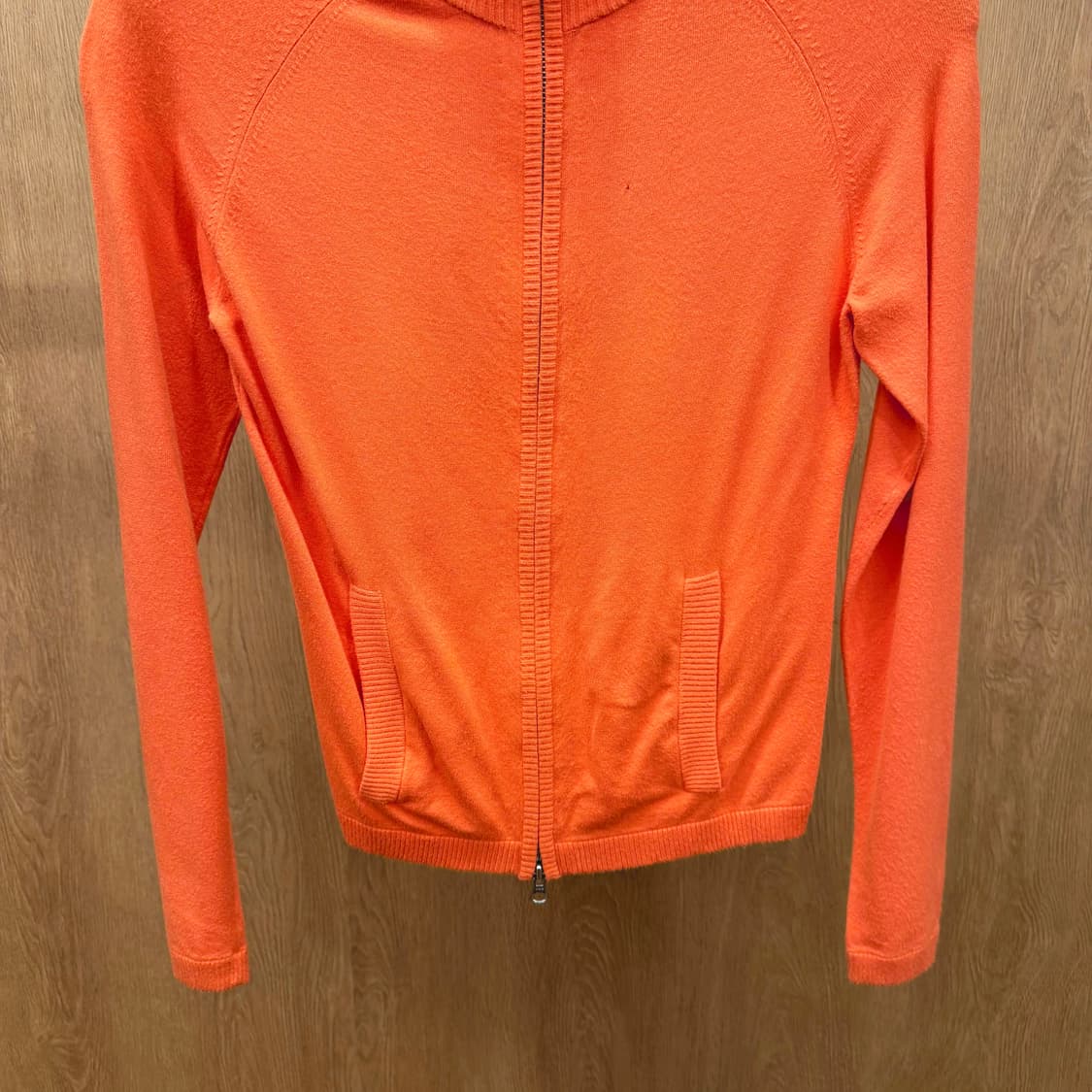 띠어리 하이넥 긴팔 니트 집업 무지 립 넥 디테일 레귤러핏 오렌지 상품이미지5