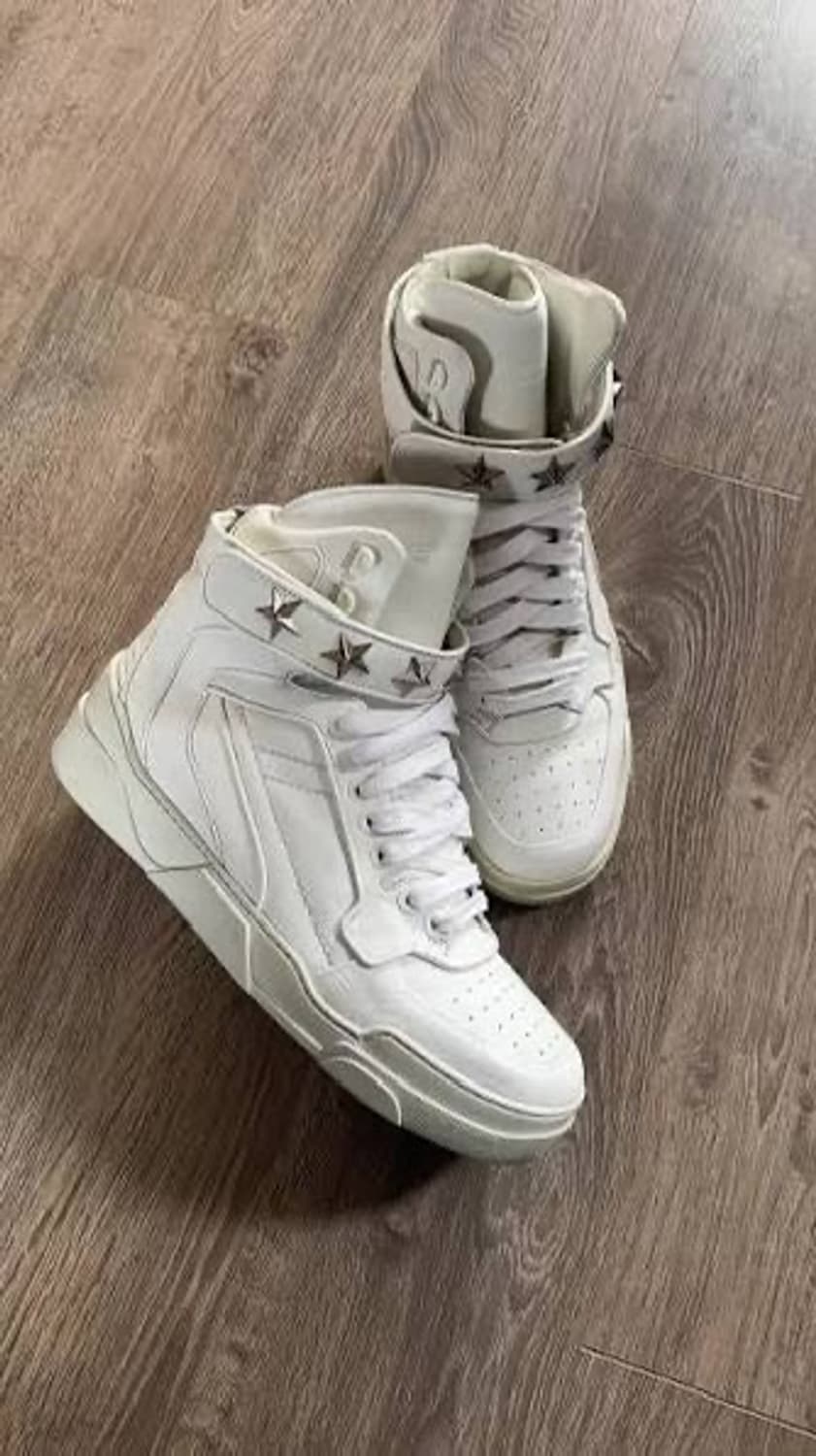 구매) 지방시 타이슨 42.5/43 구합니다 상품이미지1