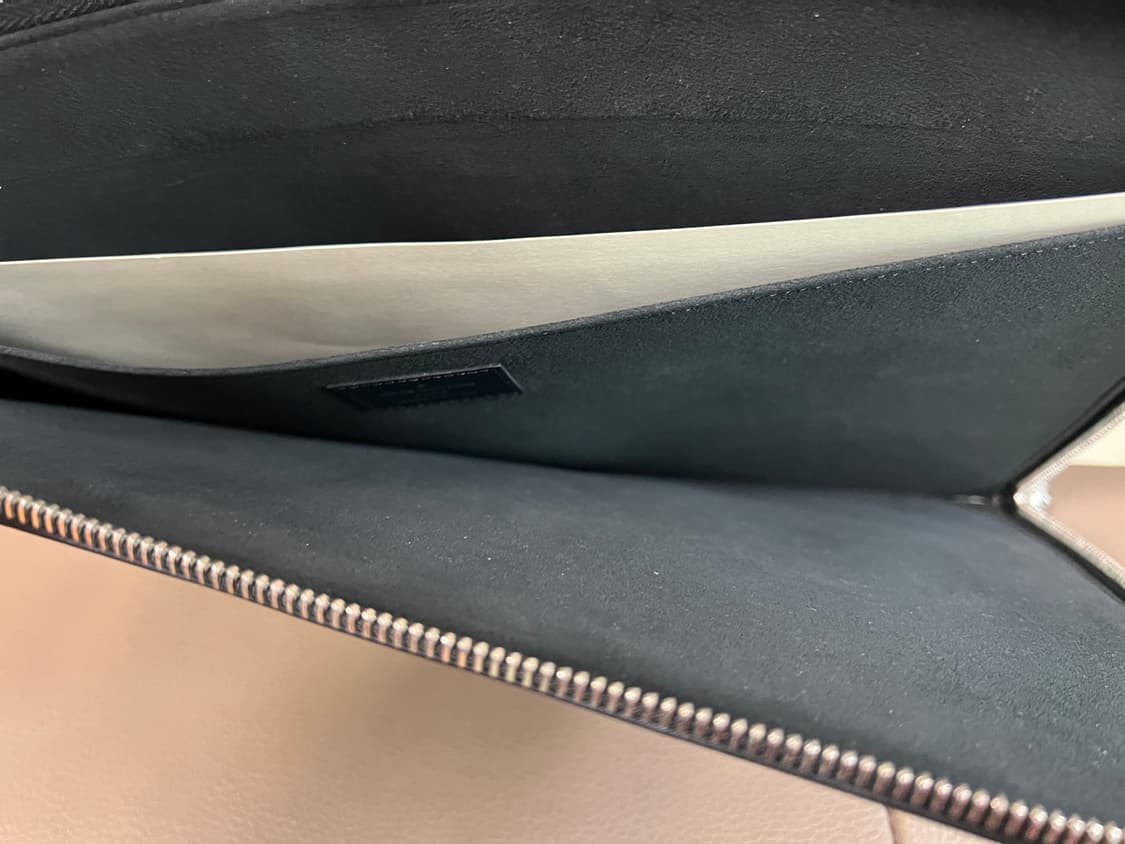 루이비통 슈프림 에피 포쉐트주르GM 클러치 블랙 상품이미지7