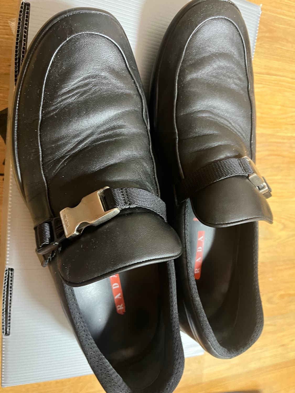 00s 블랙 프라다 스포츠 버클 로퍼 상품이미지1