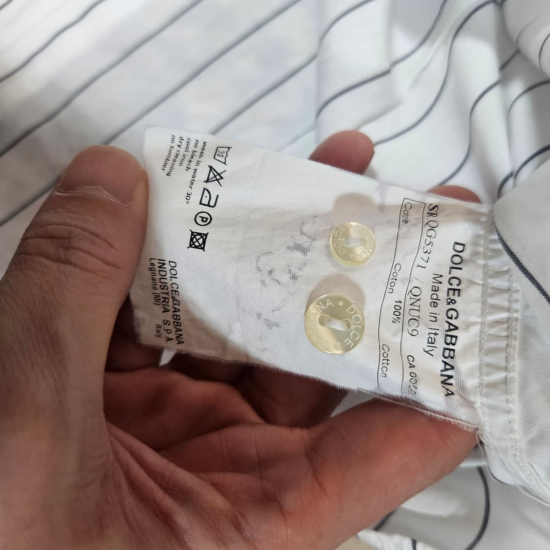 돌체앤가바나 골드핏 화이트 스트라이프 팔 DG로고 셔츠 상품이미지9