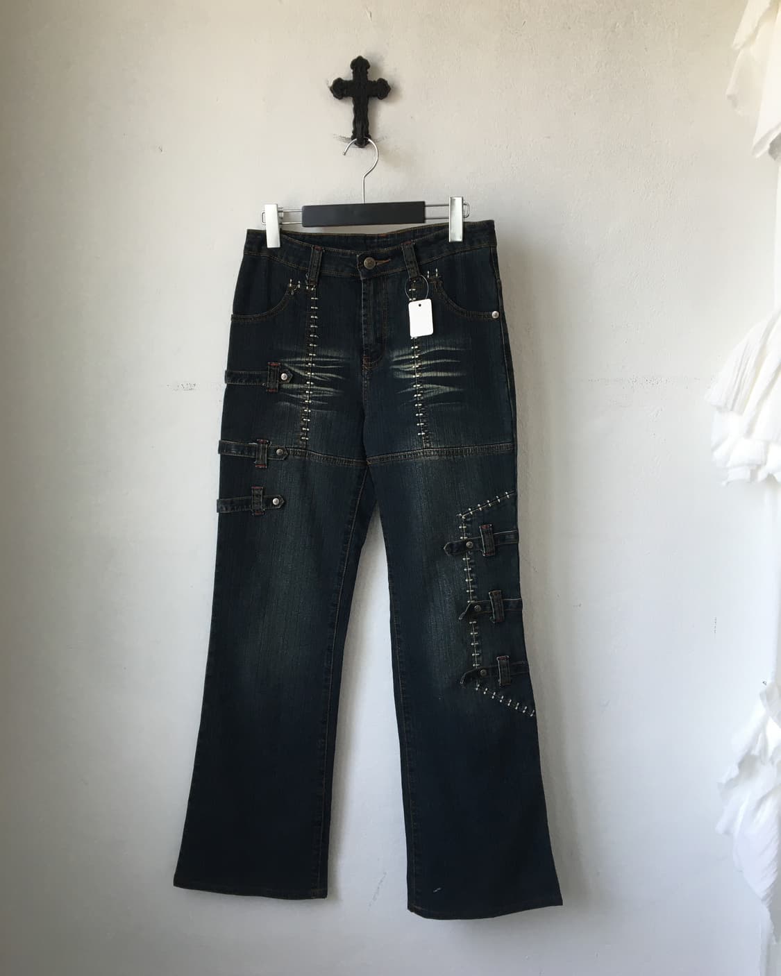 Stitch point belted denim pants 상품이미지1