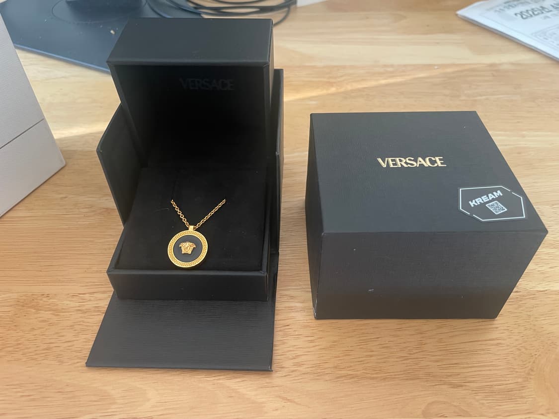 베르사체 메두사 목걸이 크림 정품 상품이미지1