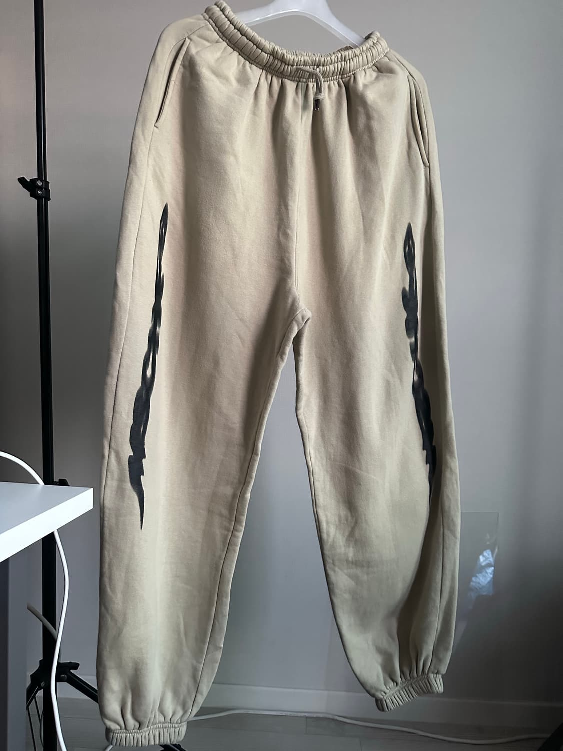 미스치프 미노이 착용 스웻팬츠 상품이미지2