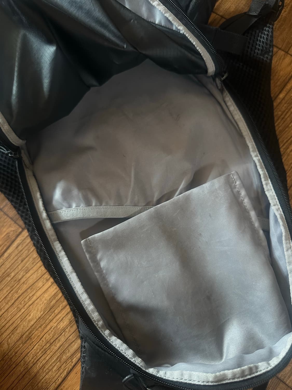 mm6 살로몬 블랙 백팩 상품이미지4