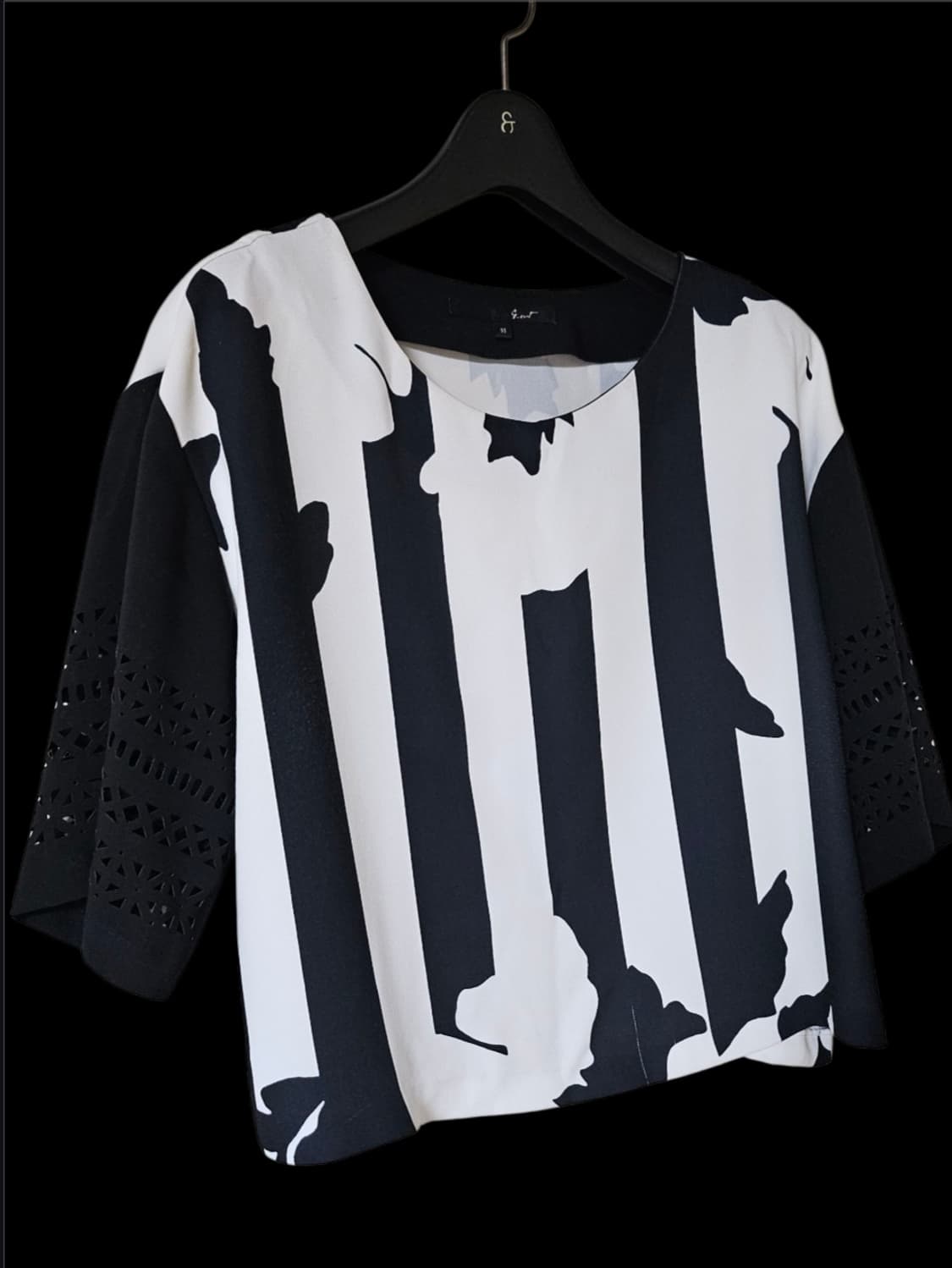 지컷 g-cut 블랙 & 화이트 크롭 블라우스 55 상품이미지2