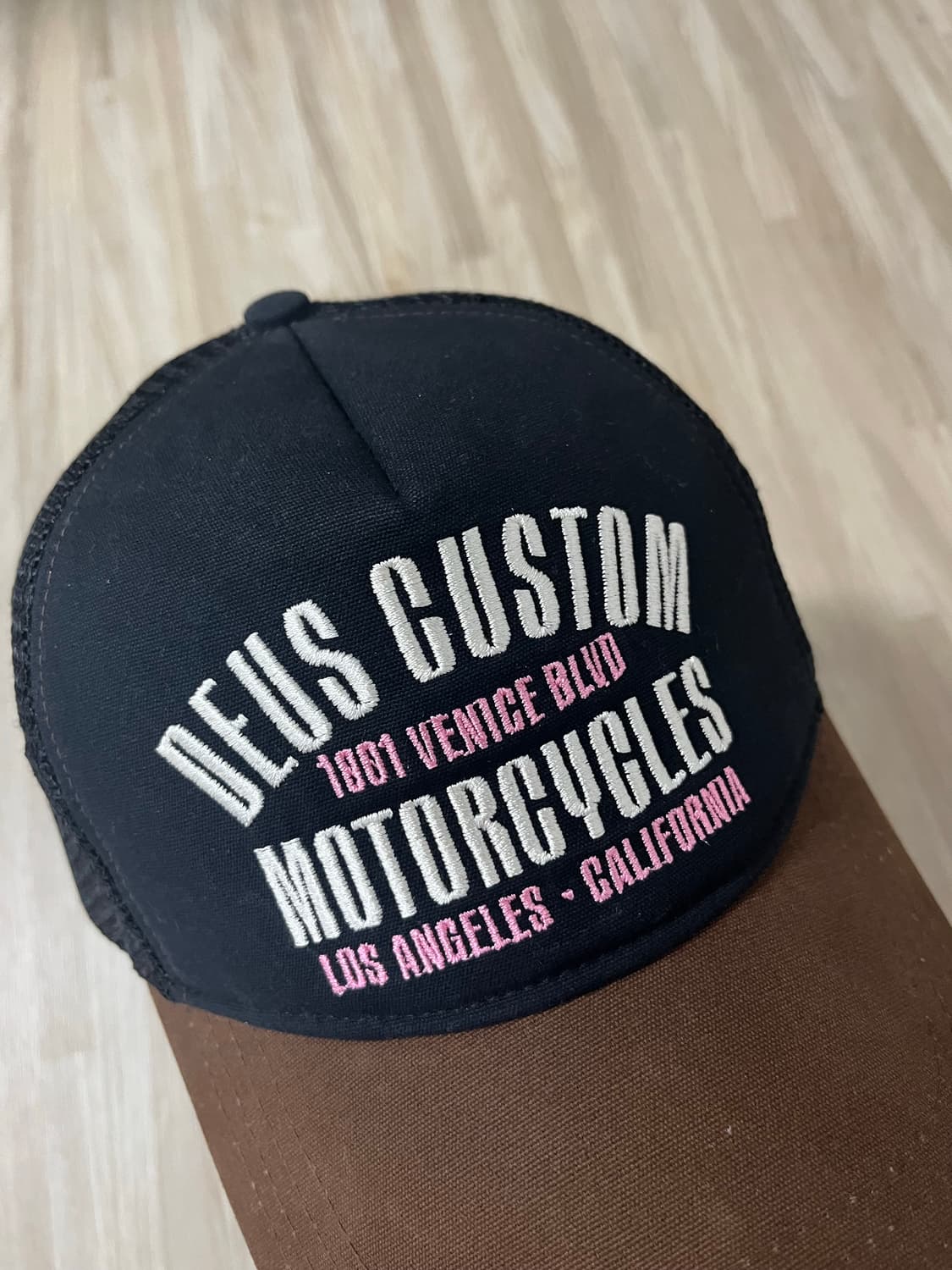 데우스 엑스 마키나 모자 상품이미지2