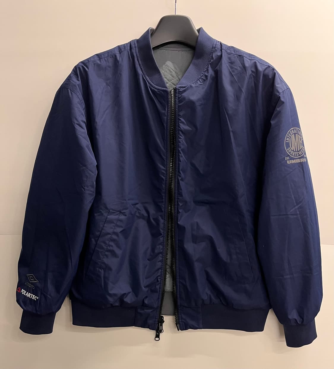 엄브로 리버시블 경량 패딩 상품이미지3