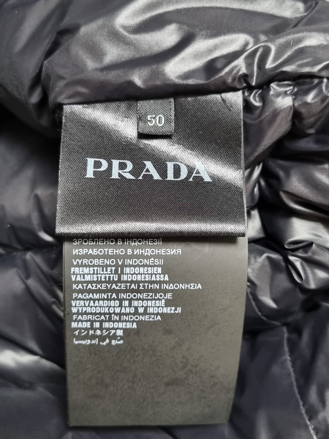 프라다 바이커 패딩 시즌오프 특가 상품이미지4