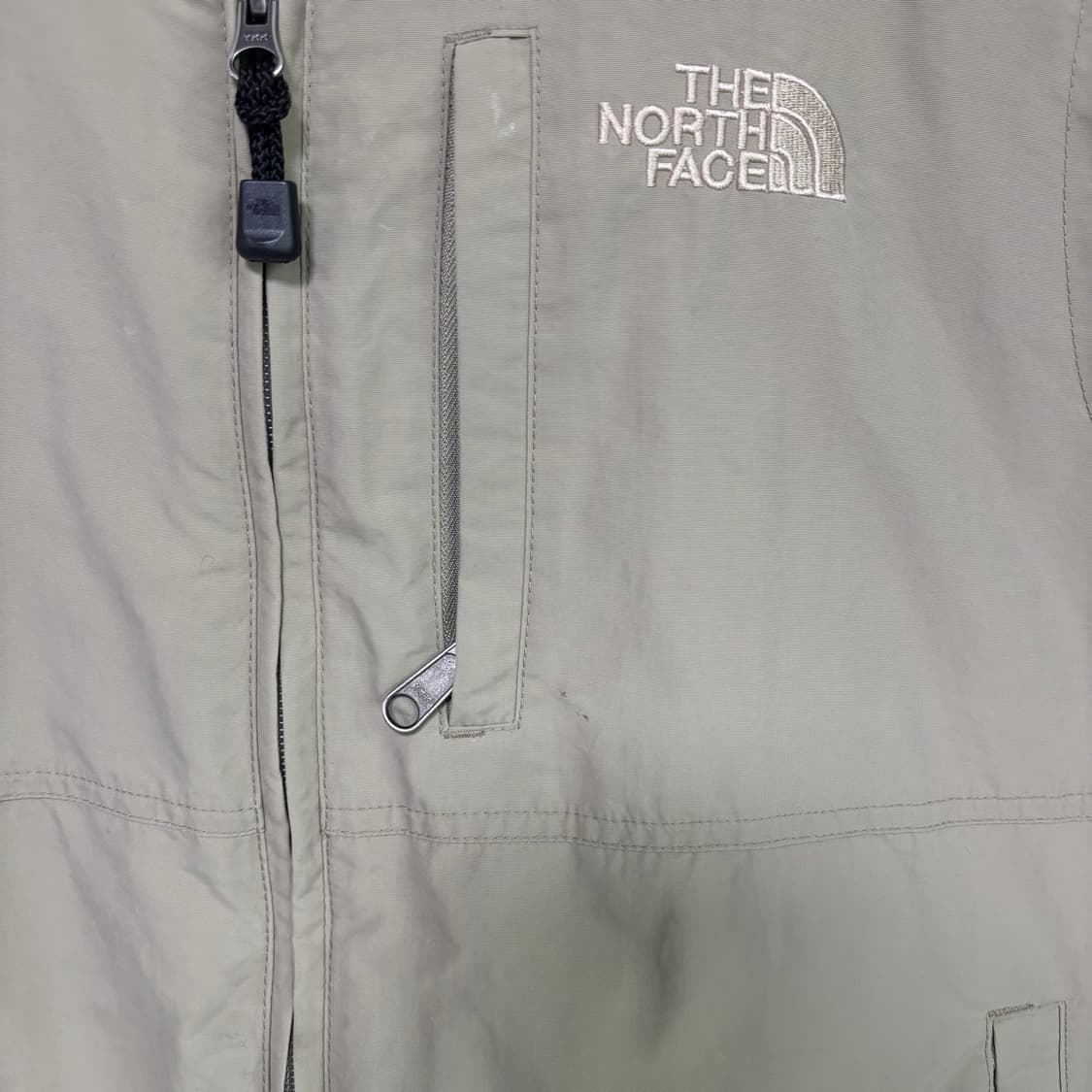 노스페이스 바람막이 조끼 베스트 카키 베이지 상품이미지4