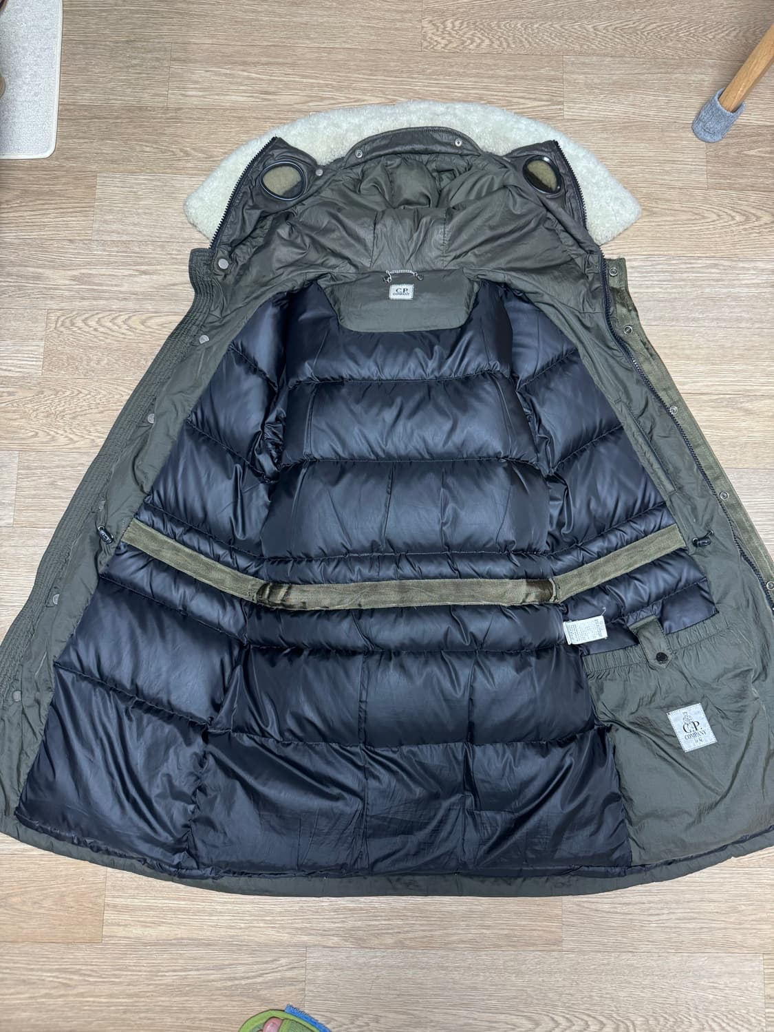 CP컴퍼니 고글 패딩 카키 / 정품 / 겨울 패딩 / CP Company 상품이미지3