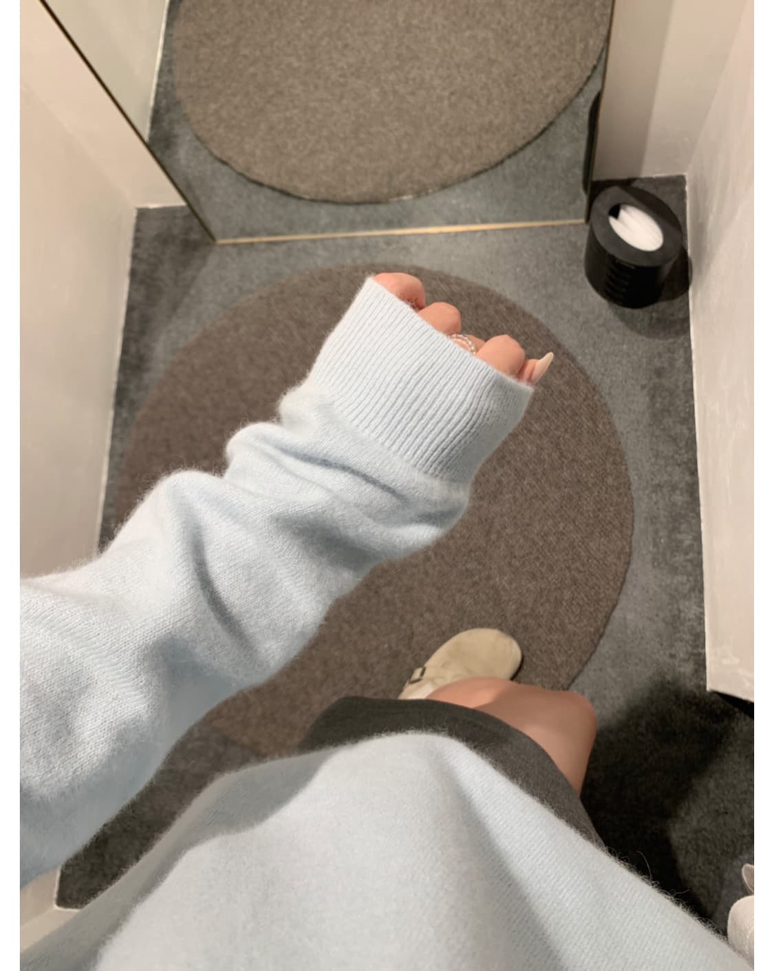 리즈 leeds 미우 브이넥 니트 (스카이블루) 상품이미지5