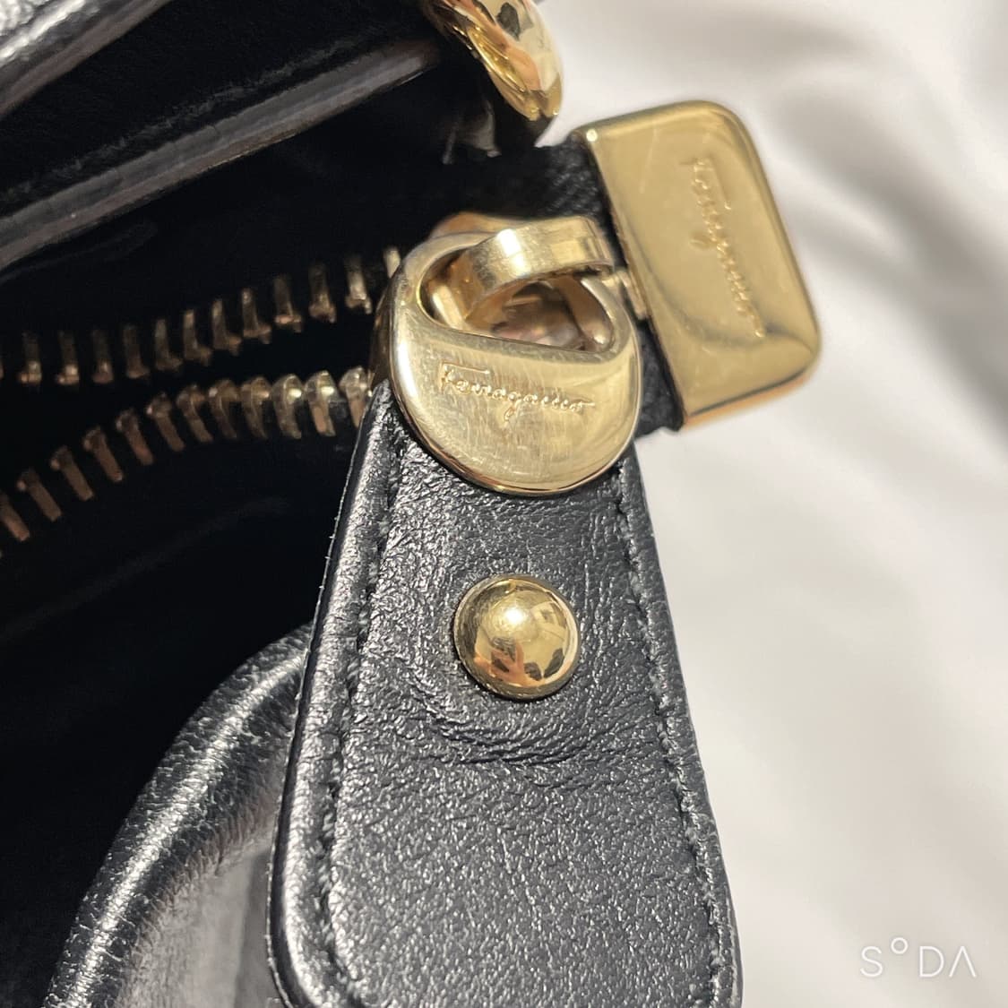 페라가모 가죽 숄더백 상품이미지8