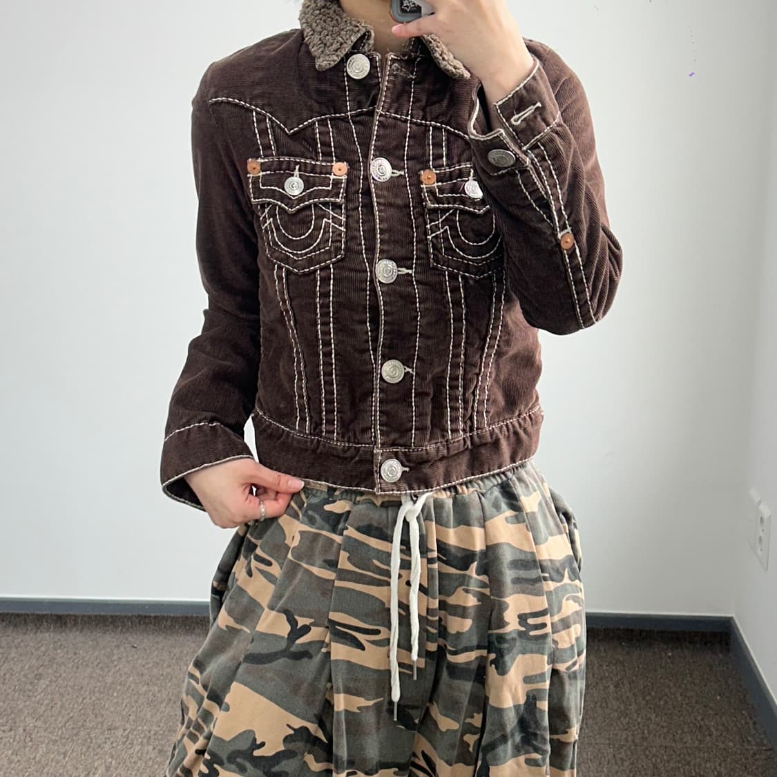 True relilgion 트루릴리젼 스티치 퍼 안감 코듀로이 자켓 상품이미지1