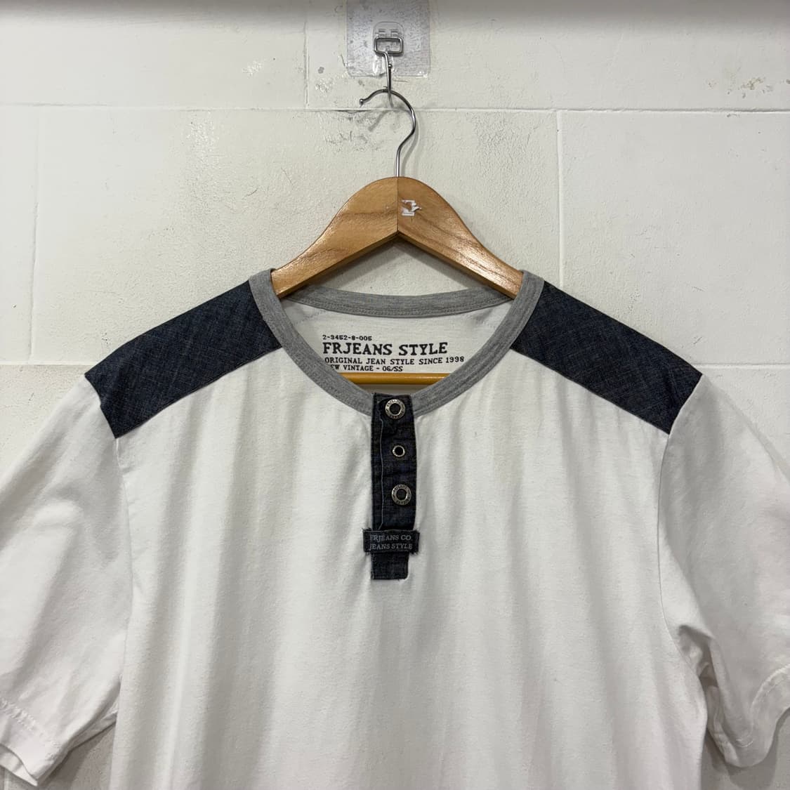 FRJeans 에프알제이 배색 헨리넥 티셔츠 상품이미지2