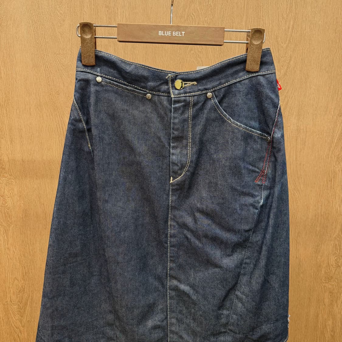 리바이스 엔지니어드진 데님 미디 스커트 백 플리츠 디테일 A라인 중청 상품이미지4