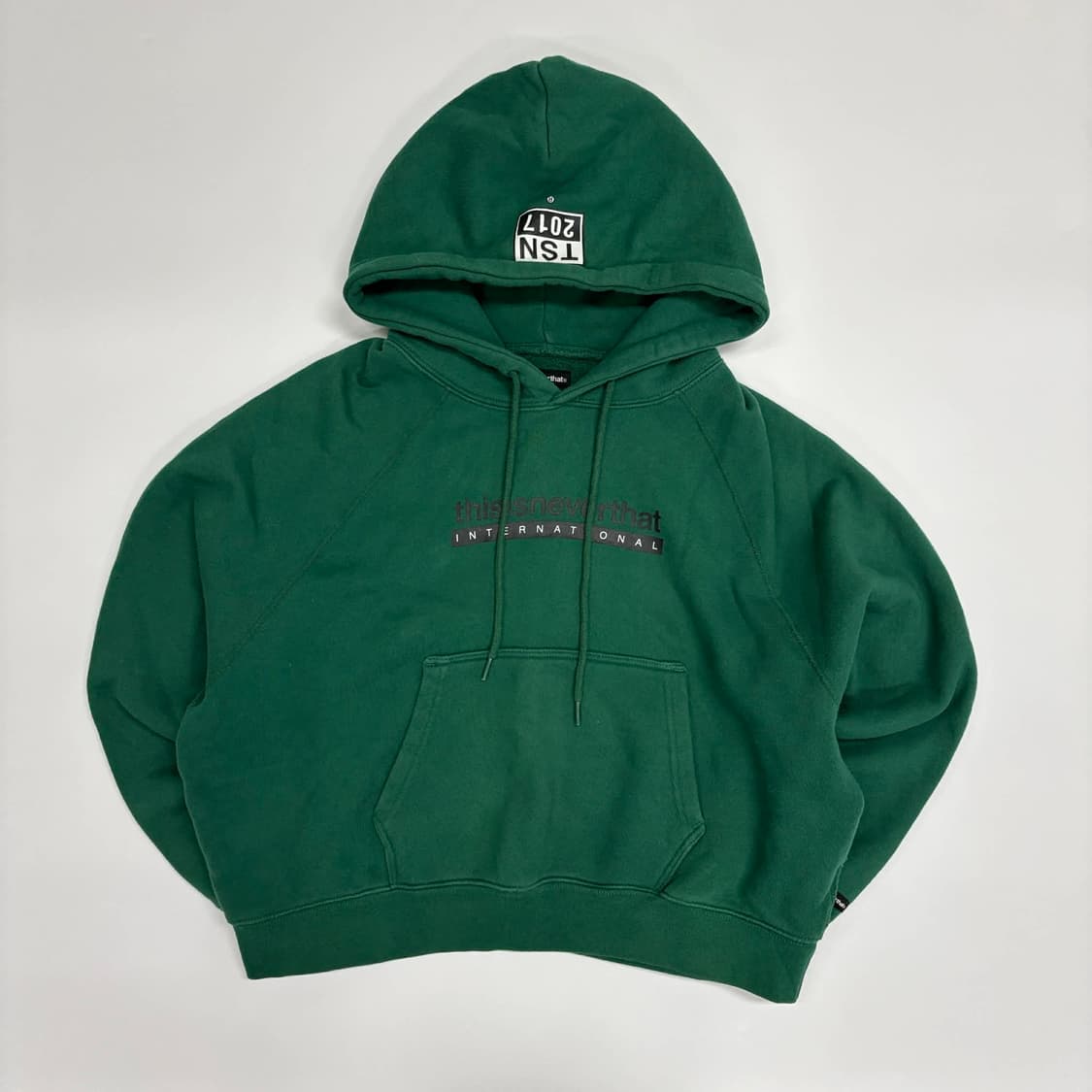 디스이즈네버뎃 인터네셔널 시그니처 세미크롭 걸즈 스웨트셔츠 후드티(M) 상품이미지2